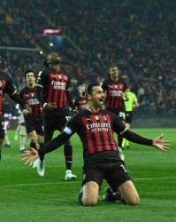 韦德官方网站-红黑暗夜见证里程碑时刻，队长伊布再成纪录先生