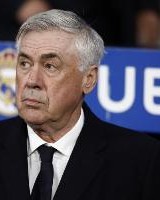 伟德体育-安切洛蒂：阿拉巴踢左后卫？选择他因其经验丰富，在关键战很重要