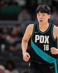 伟德体育-又是折返跑的一天，杨瀚森登场6分钟1中0得到1板1助&amp;amp;遭隔扣