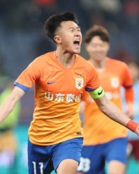 韦德官方网站-【中超】刘洋破门黄紫昌传射建功 泰山2比2十人河南